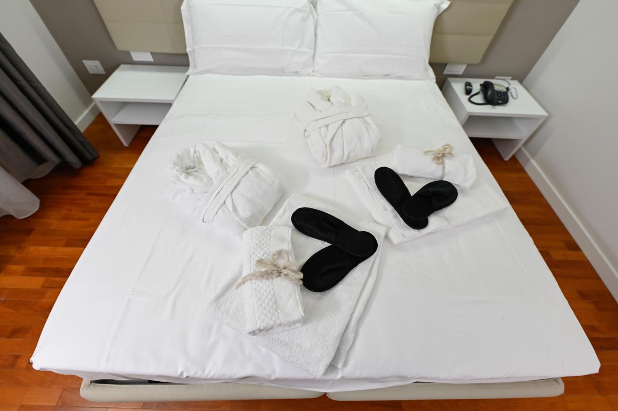 Hotel Hypnos San Giorgio del Sannio Bagian luar foto